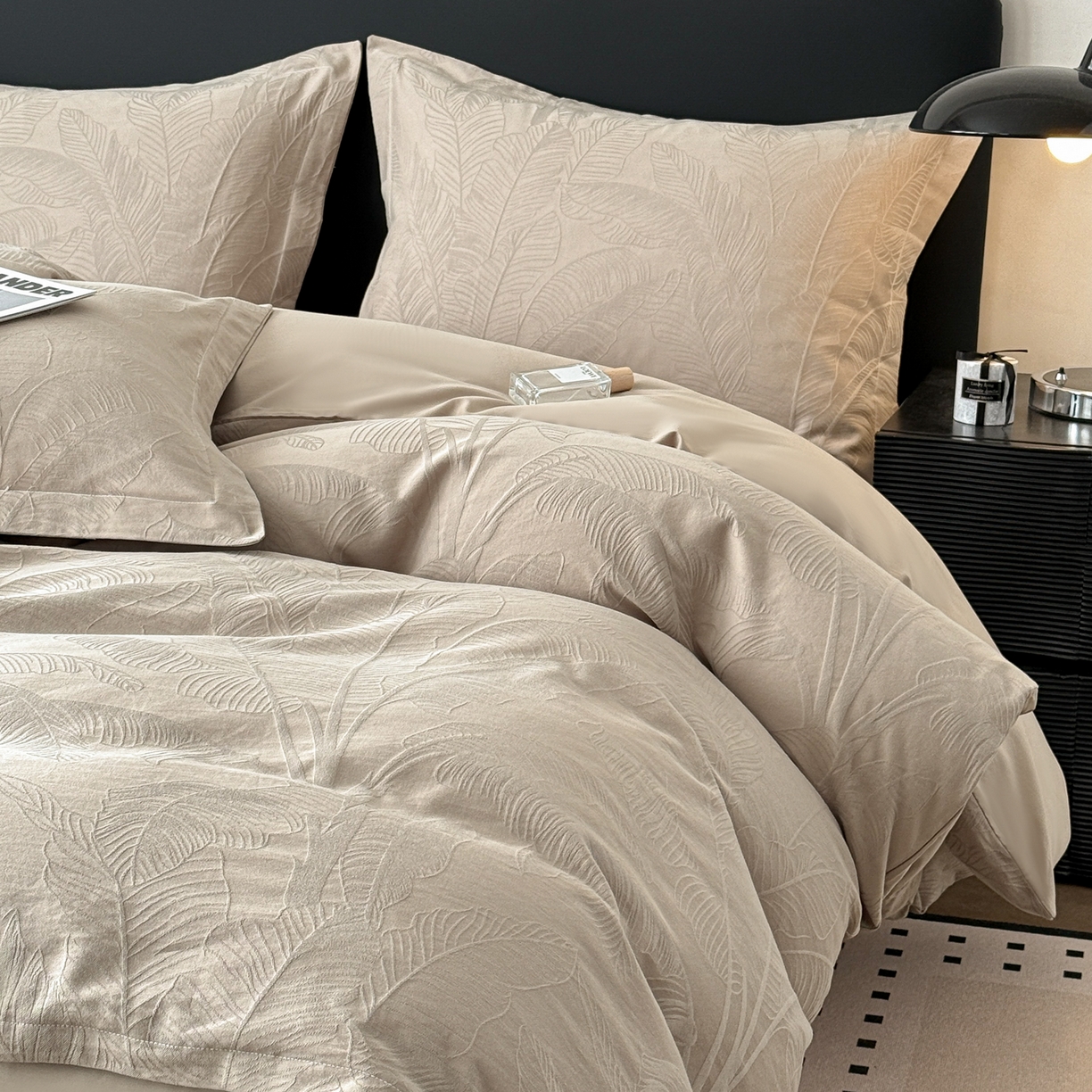 91家纺网 家纺一手货源 找家纺 慕尚家纺 2026新款A类60支长绒棉纯棉提花贡缎大提花光泽绸缎感四件套 树叶卡其