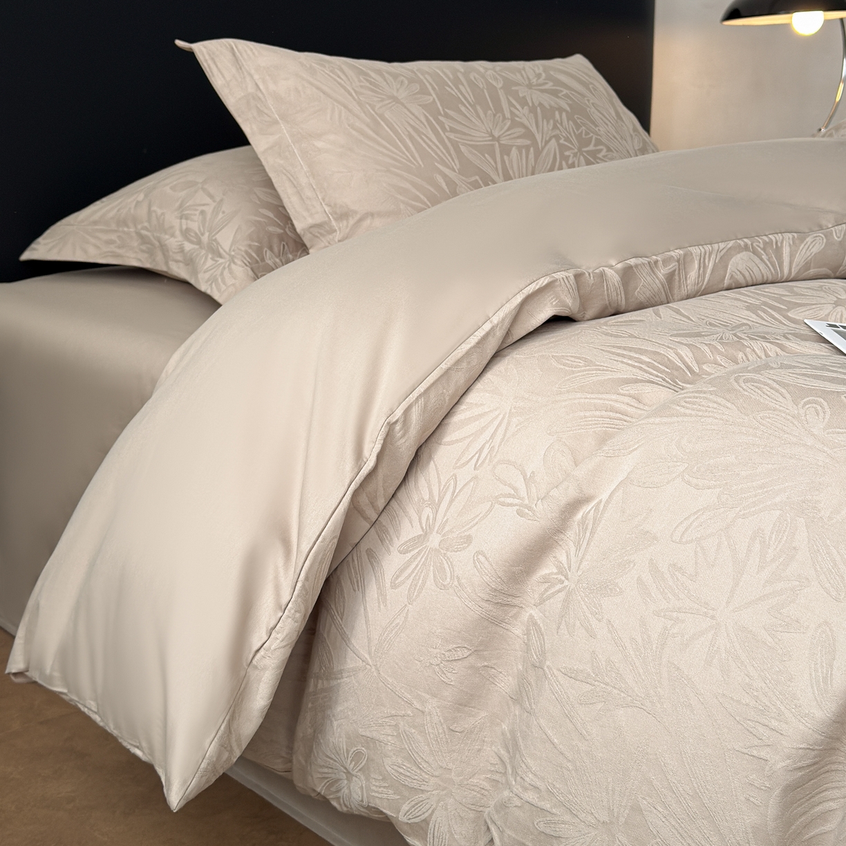 91家纺网 家纺一手货源 找家纺 慕尚家纺 2026新款A类60支长绒棉纯棉提花贡缎大提花光泽绸缎感四件套 马玲草卡其