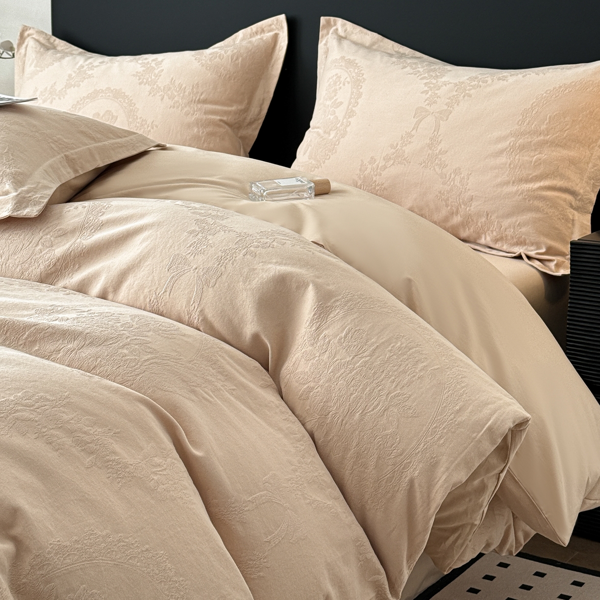 91家纺网 家纺一手货源 找家纺 慕尚家纺 2026新款A类60支长绒棉纯棉提花贡缎大提花光泽绸缎感四件套 萨拉卡其