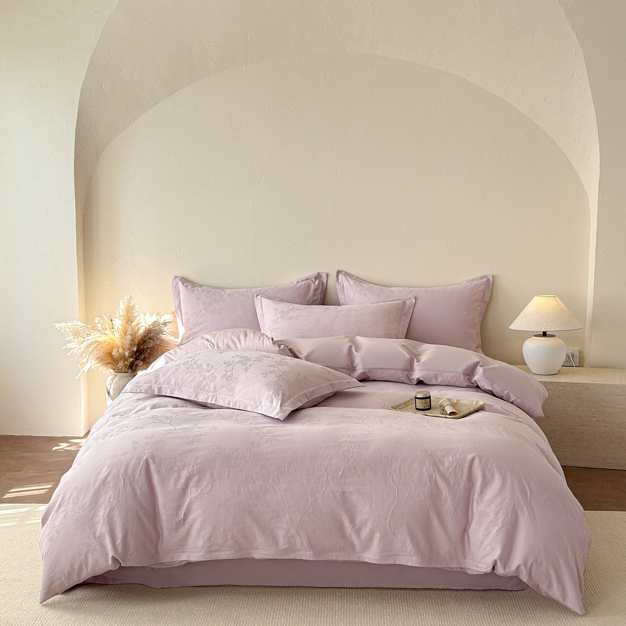 91家纺网 家纺一手货源 找家纺 慕尚家纺 2026新款A类60支长绒棉纯棉提花贡缎大提花光泽绸缎感四件套 清风蝶紫