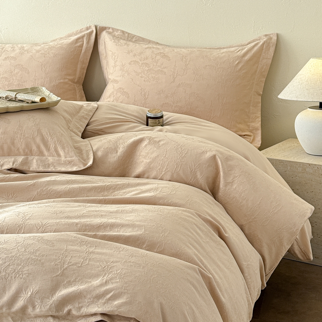 91家纺网 家纺一手货源 找家纺 慕尚家纺 2026新款A类60支长绒棉纯棉提花贡缎大提花光泽绸缎感四件套 花非花米黄风格二