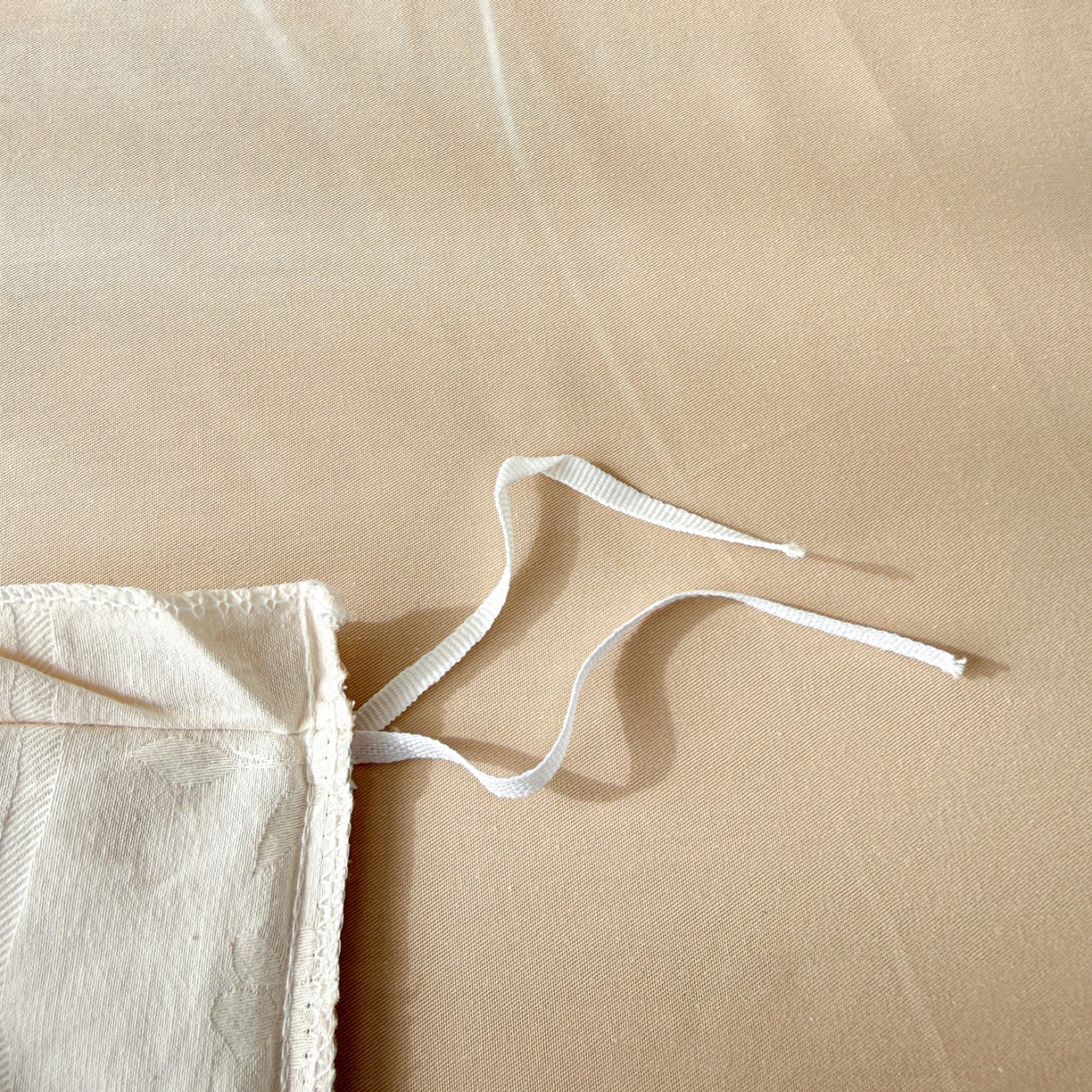 91家纺网 家纺一手货源 找家纺 慕尚家纺 2026新款A类60支长绒棉纯棉提花贡缎大提花光泽绸缎感四件套 花蔓米