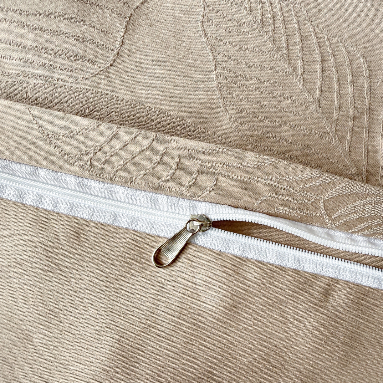 91家纺网 家纺一手货源 找家纺 慕尚家纺 2026新款A类60支长绒棉纯棉提花贡缎大提花光泽绸缎感四件套 树叶卡其