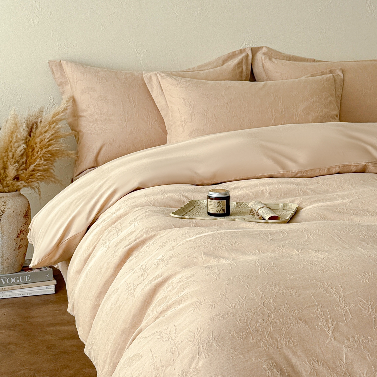 91家纺网 家纺一手货源 找家纺 慕尚家纺 2026新款A类60支长绒棉纯棉提花贡缎大提花光泽绸缎感四件套 花非花米黄风格二