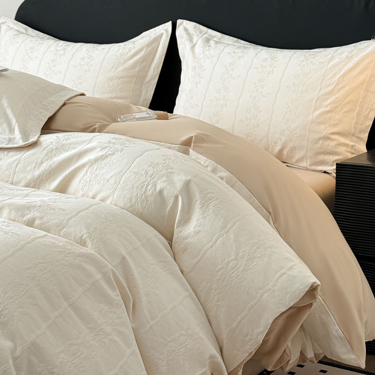 91家纺网 家纺一手货源 找家纺 慕尚家纺 2026新款A类60支长绒棉纯棉提花贡缎大提花光泽绸缎感四件套 花蔓米