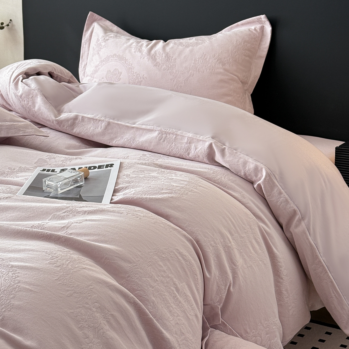 91家纺网 家纺一手货源 找家纺 慕尚家纺 2026新款A类60支长绒棉纯棉提花贡缎大提花光泽绸缎感四件套 萨拉紫