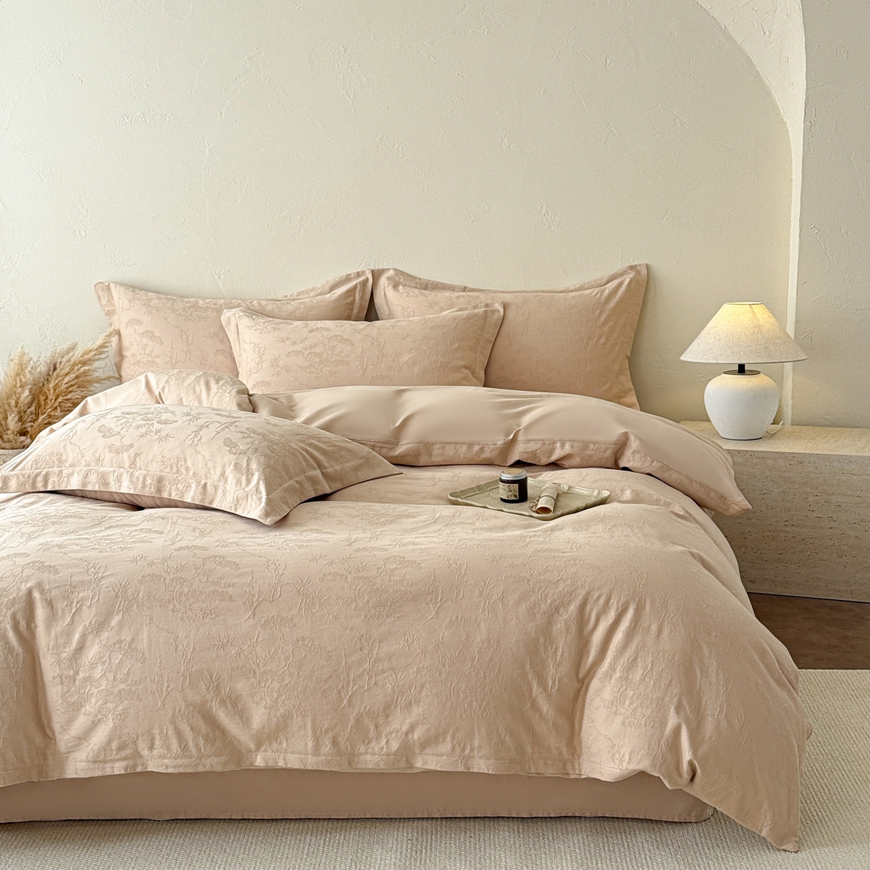 91家纺网 家纺一手货源 找家纺 慕尚家纺 2026新款A类60支长绒棉纯棉提花贡缎大提花光泽绸缎感四件套 花非花米黄风格二