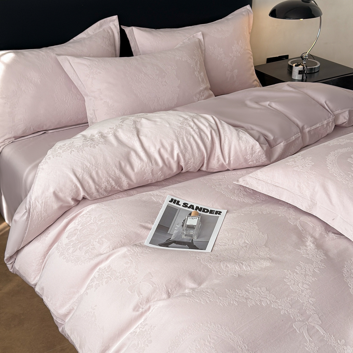 91家纺网 家纺一手货源 找家纺 慕尚家纺 2026新款A类60支长绒棉纯棉提花贡缎大提花光泽绸缎感四件套 萨拉紫