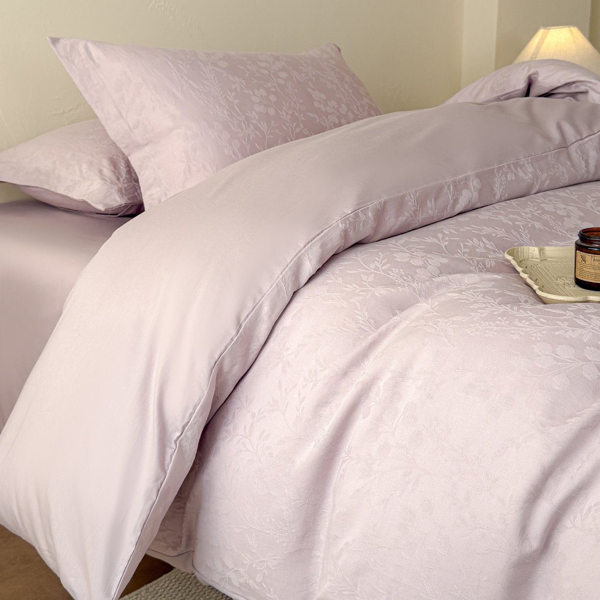 91家纺网 家纺一手货源 找家纺 慕尚家纺 2026新款A类60支长绒棉纯棉提花贡缎大提花光泽绸缎感四件套 香草紫