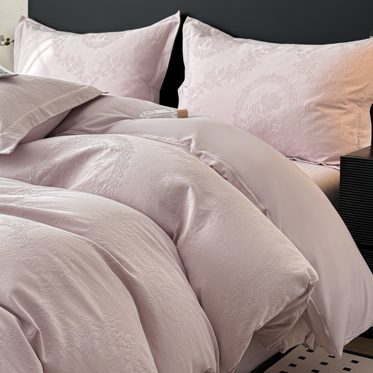 91家纺网 家纺一手货源 找家纺 慕尚家纺 2026新款A类60支长绒棉纯棉提花贡缎大提花光泽绸缎感四件套 萨拉紫