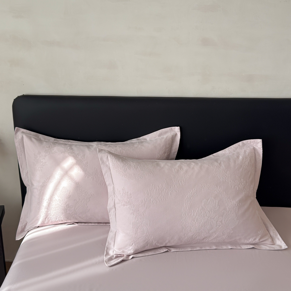 91家纺网 家纺一手货源 找家纺 慕尚家纺 2026新款A类60支长绒棉纯棉提花贡缎大提花光泽绸缎感四件套 萨拉紫