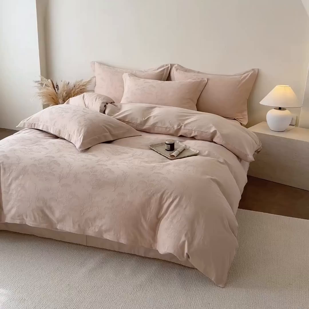 91家纺网 家纺一手货源 找家纺 慕尚家纺 2026新款A类60支长绒棉纯棉提花贡缎大提花光泽绸缎感四件套 花非花米黄风格二