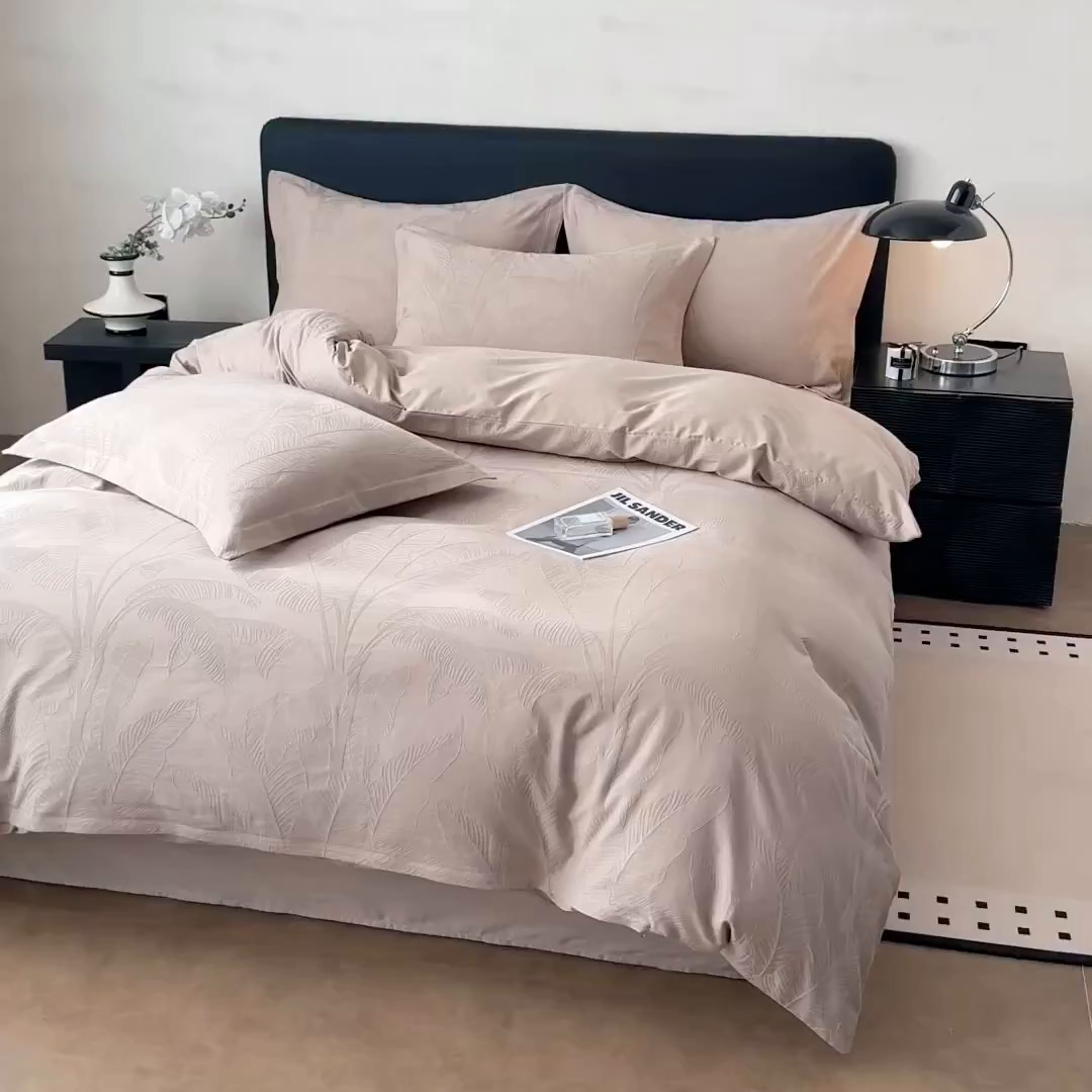 91家纺网 家纺一手货源 找家纺 慕尚家纺 2026新款A类60支长绒棉纯棉提花贡缎大提花光泽绸缎感四件套 树叶卡其