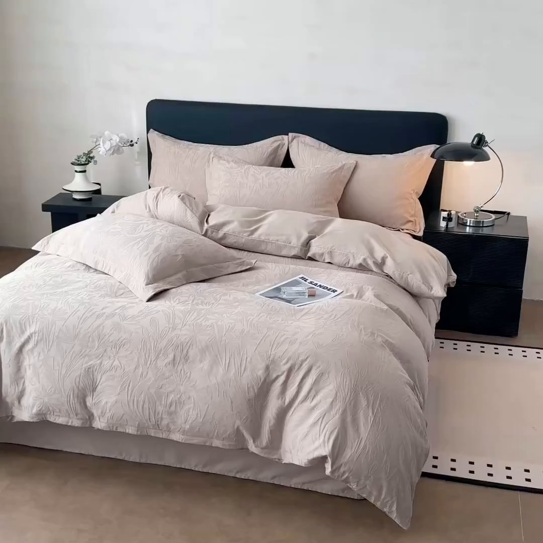 91家纺网 家纺一手货源 找家纺 慕尚家纺 2026新款A类60支长绒棉纯棉提花贡缎大提花光泽绸缎感四件套 马玲草卡其