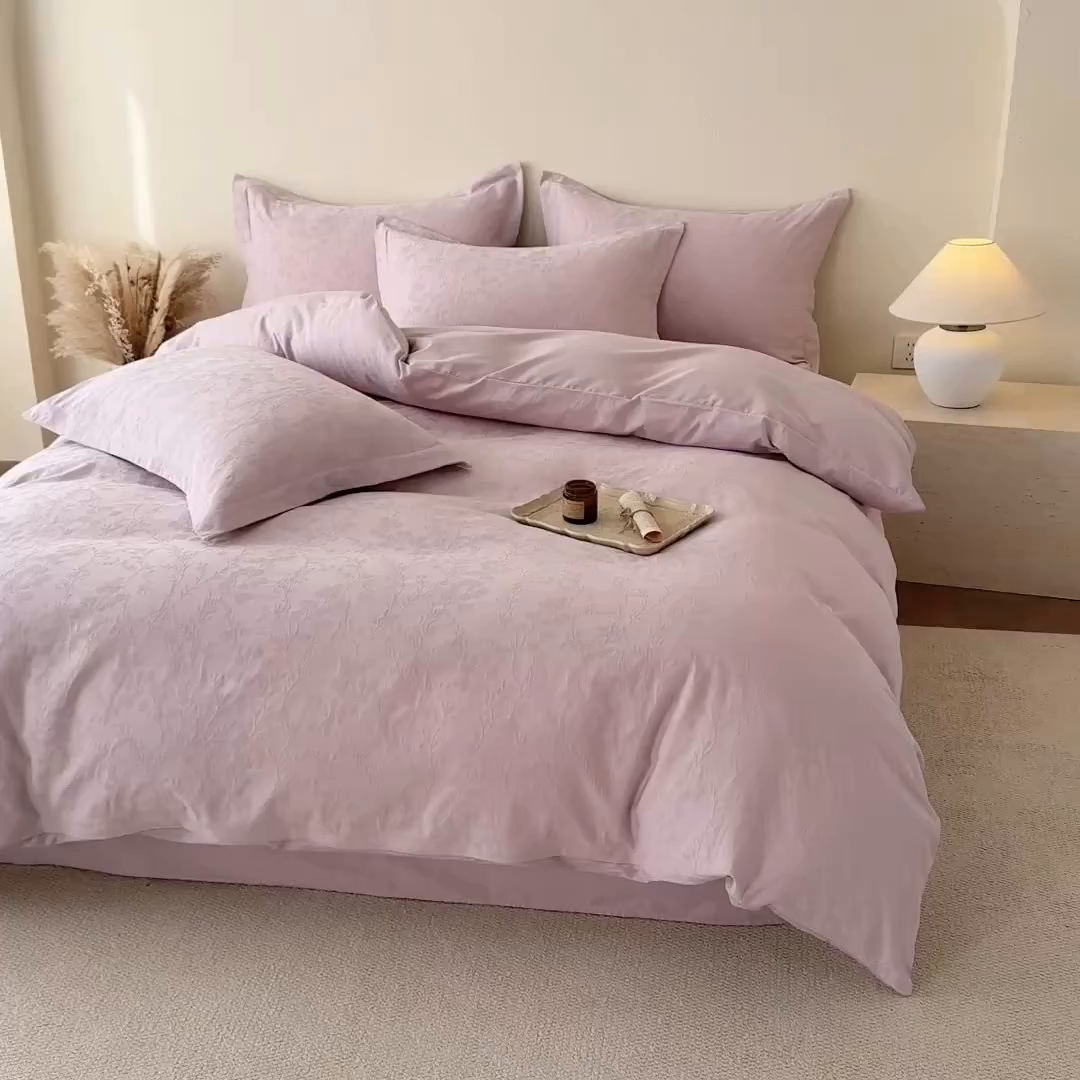 91家纺网 家纺一手货源 找家纺 慕尚家纺 2026新款A类60支长绒棉纯棉提花贡缎大提花光泽绸缎感四件套 香草紫