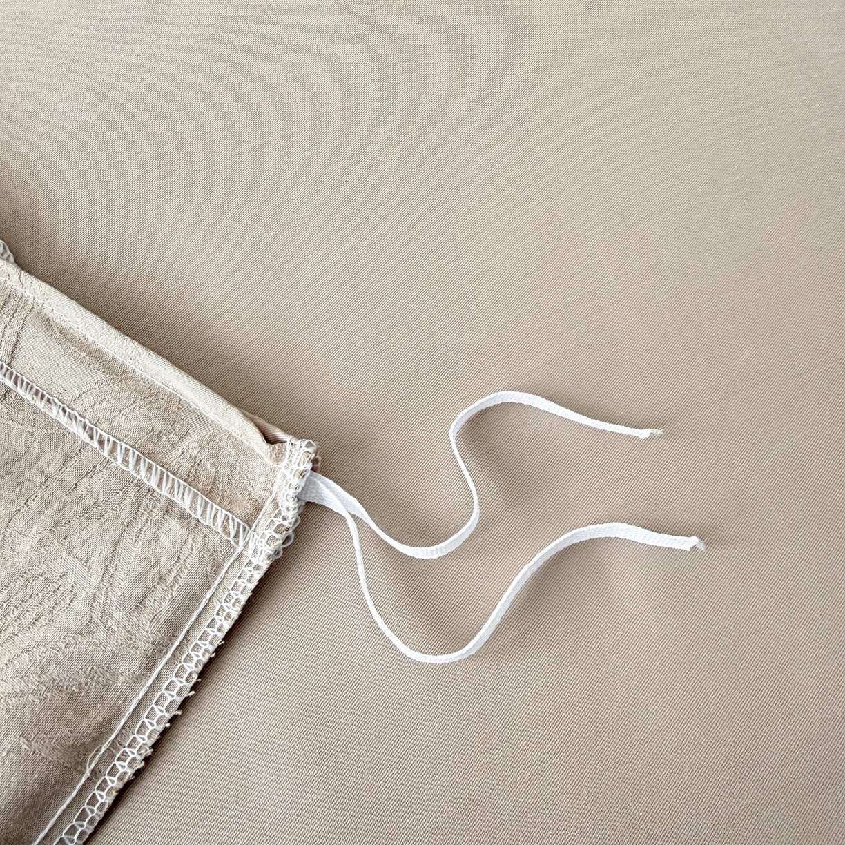 91家纺网 家纺一手货源 找家纺 慕尚家纺 2026新款A类60支长绒棉纯棉提花贡缎大提花光泽绸缎感四件套 马玲草卡其