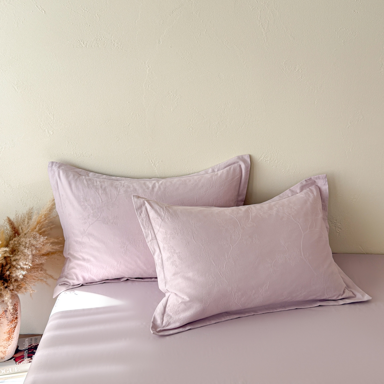 91家纺网 家纺一手货源 找家纺 慕尚家纺 2026新款A类60支长绒棉纯棉提花贡缎大提花光泽绸缎感四件套 清风蝶紫