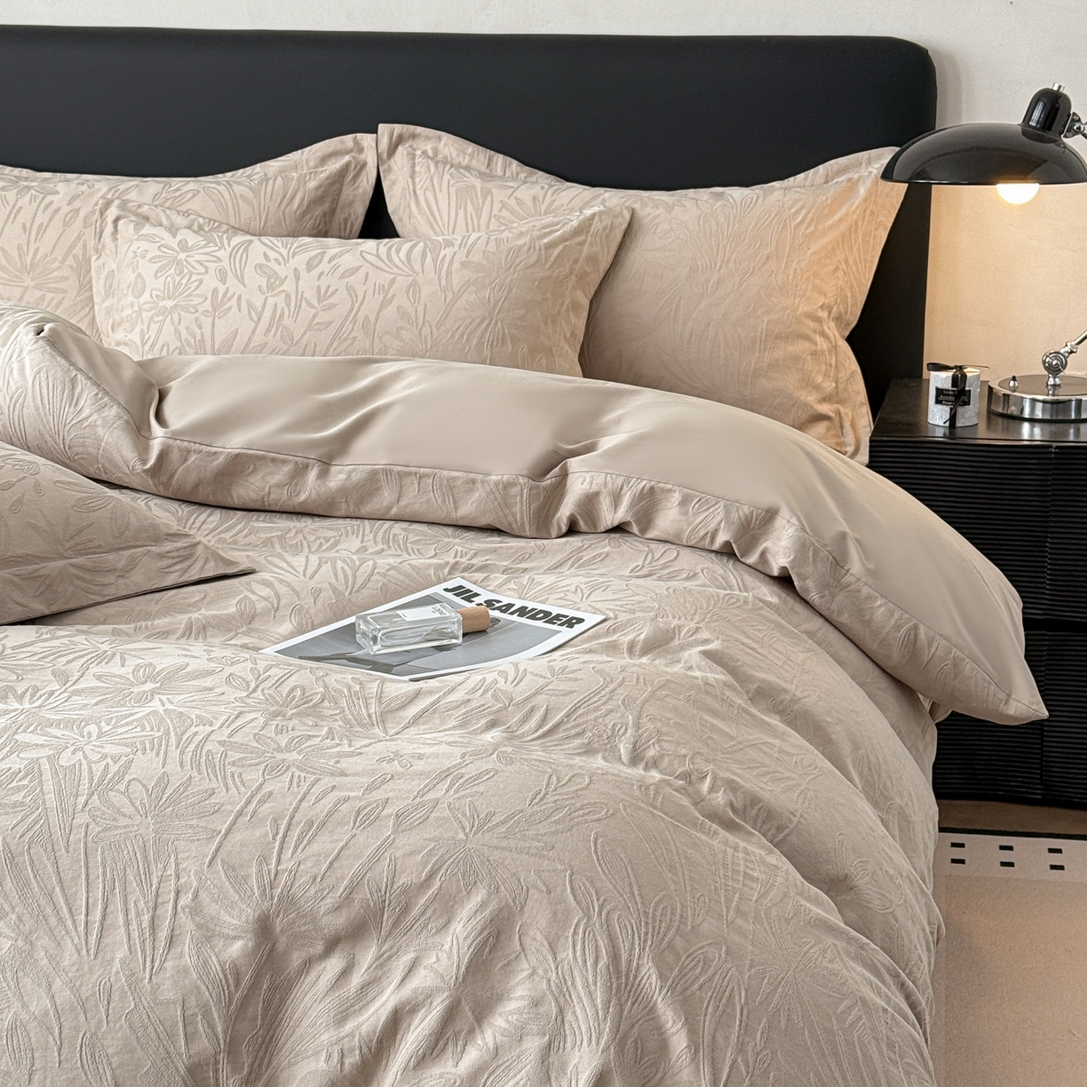 91家纺网 家纺一手货源 找家纺 慕尚家纺 2026新款A类60支长绒棉纯棉提花贡缎大提花光泽绸缎感四件套 马玲草卡其