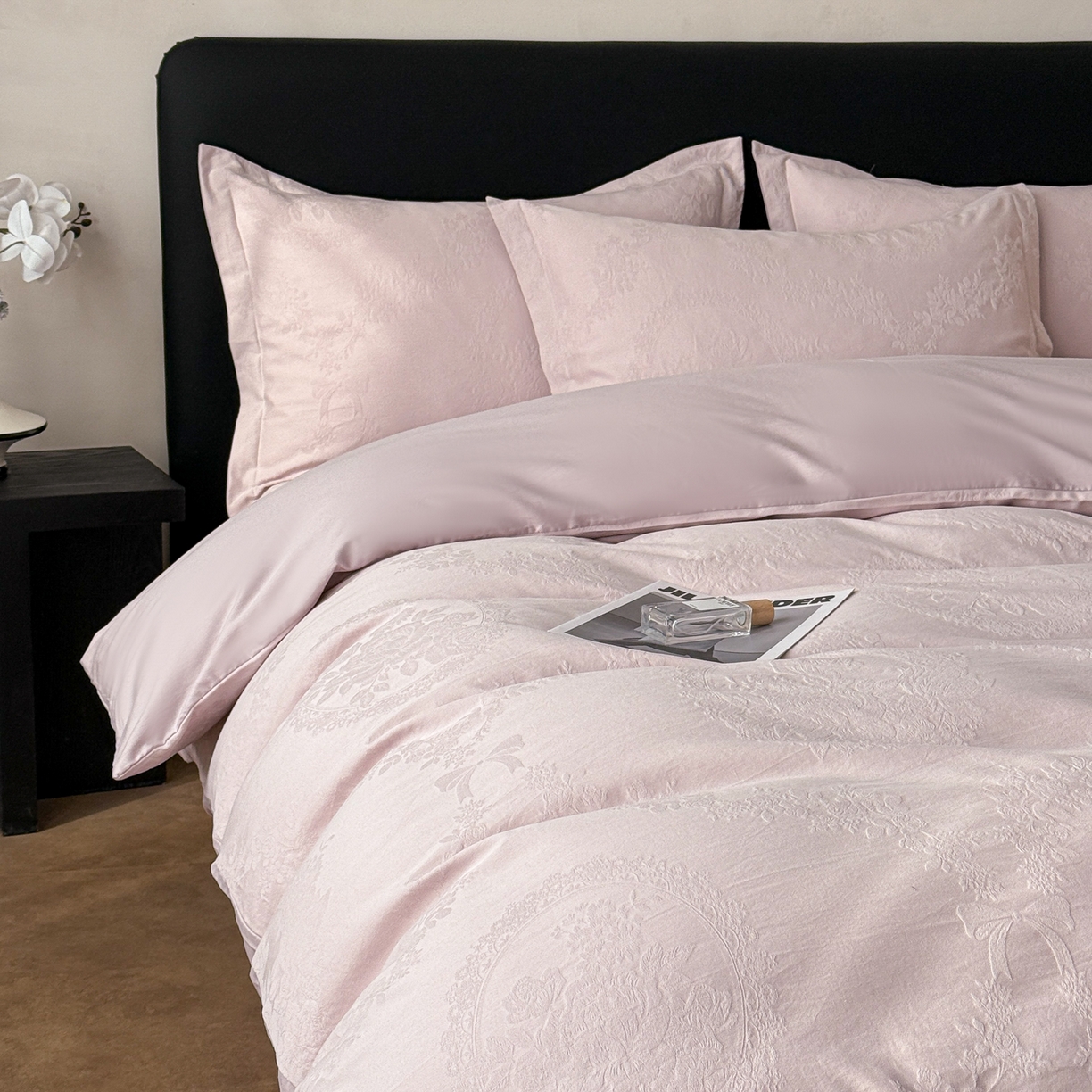 91家纺网 家纺一手货源 找家纺 慕尚家纺 2026新款A类60支长绒棉纯棉提花贡缎大提花光泽绸缎感四件套 萨拉紫