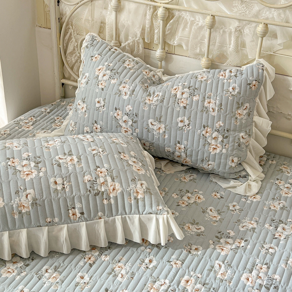 91家纺网 家纺一手货源 找家纺 提花大世界 2026新款冰肤纱法式花边凉感夏被夏凉被空调被被套凉席三件套床盖夹棉四件套 蓝屿白玫