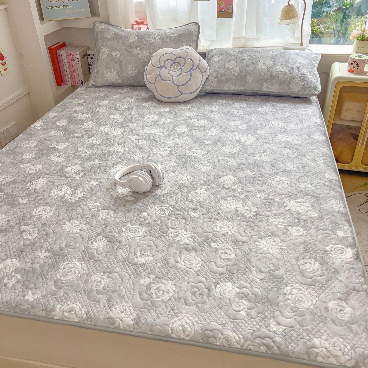 91家纺网 家纺一手货源 找家纺 许林家纺 2026新款花卉凉席床席三件套-花恋 花恋-灰