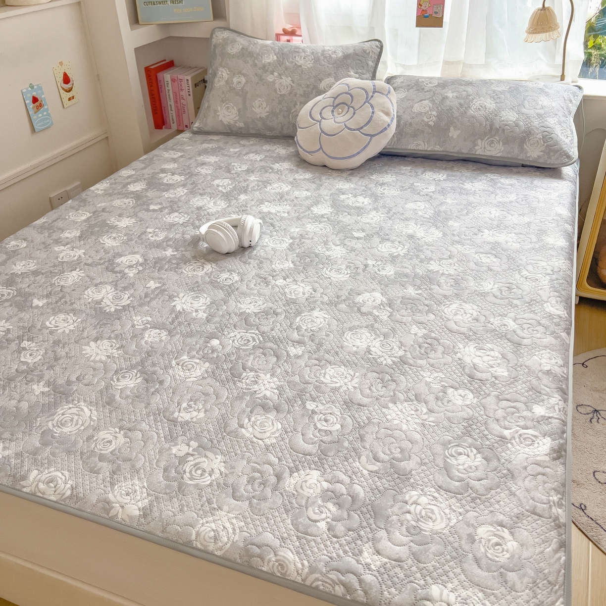 91家纺网 家纺一手货源 找家纺 许林家纺 2026新款花卉凉席床席三件套-花恋 花恋-灰