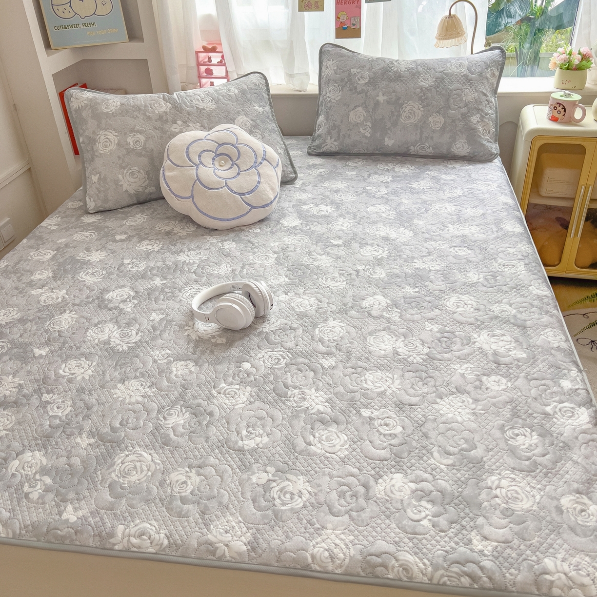 91家纺网 家纺一手货源 找家纺 许林家纺 2026新款花卉凉席床席三件套-花恋 花恋-灰