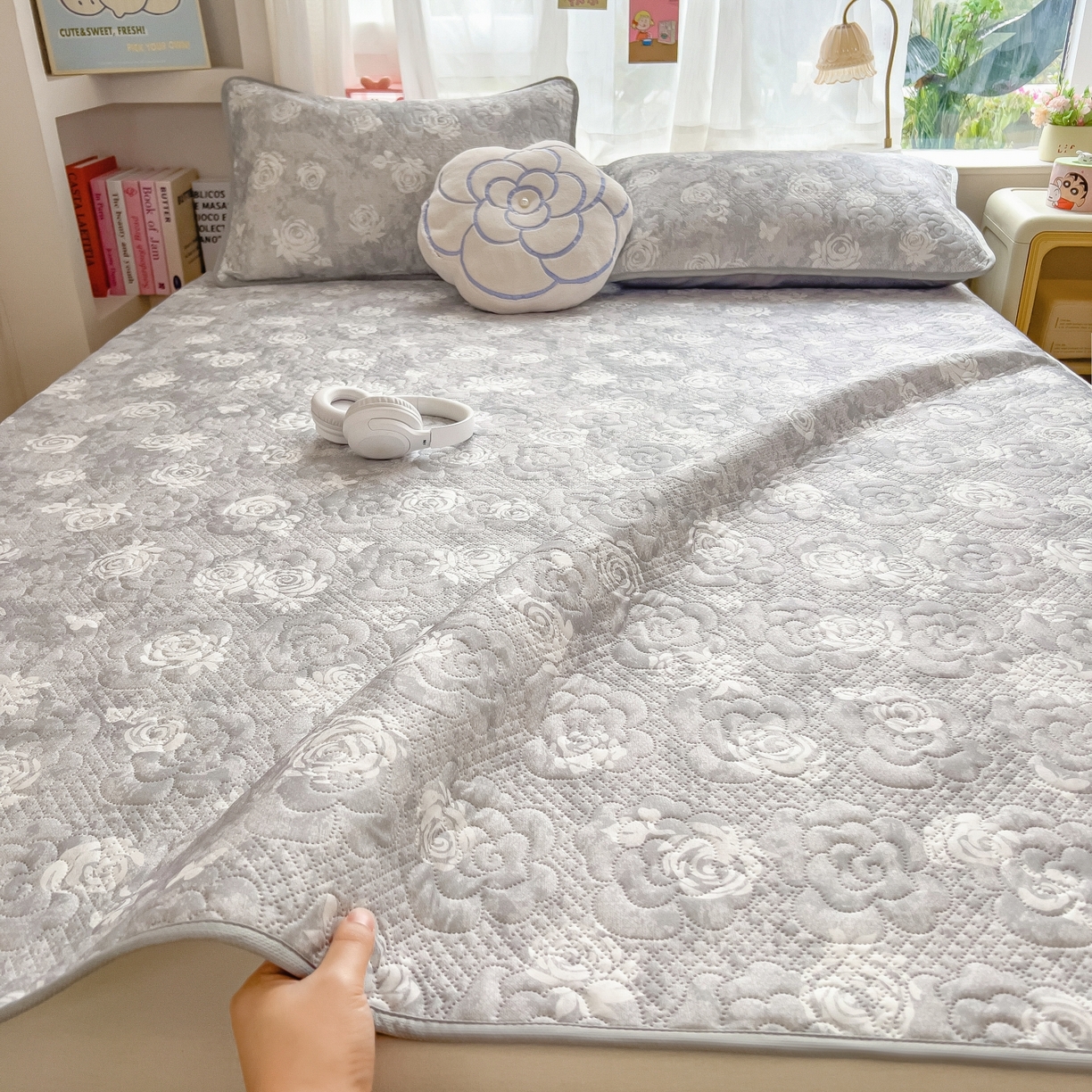 91家纺网 家纺一手货源 找家纺 许林家纺 2026新款花卉凉席床席三件套-花恋 花恋-灰