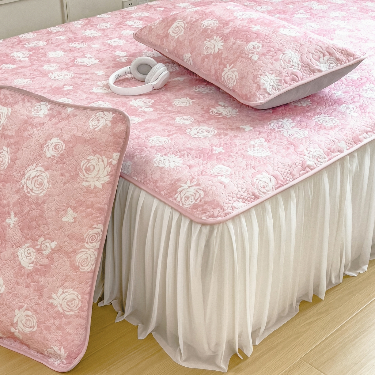 91家纺网 家纺一手货源 找家纺 （总）许林家纺 2026新款花卉凉席床裙三件套-花语