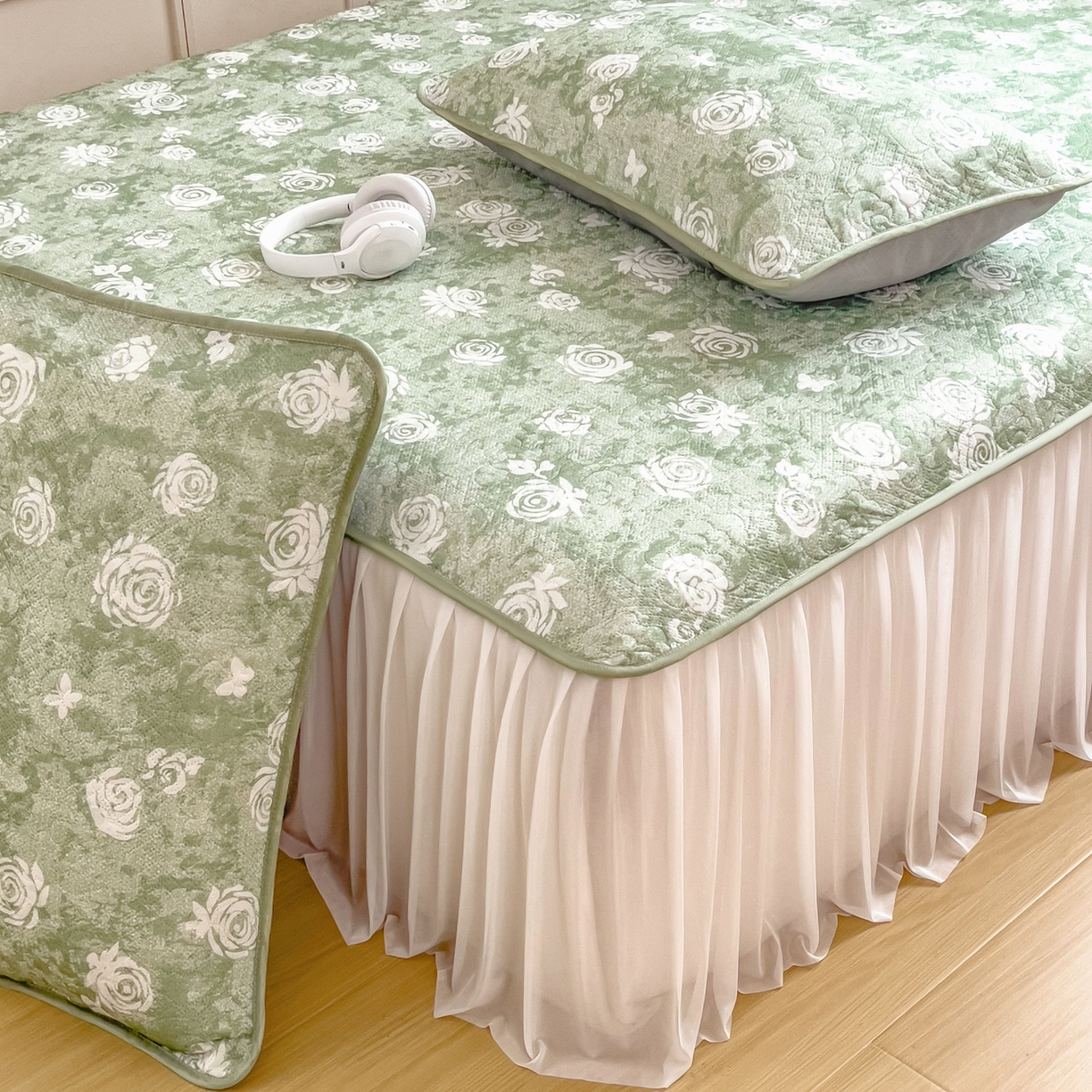 91家纺网 家纺一手货源 找家纺 许林家纺 2026新款花卉凉席床裙三件套-花语 花语-绿