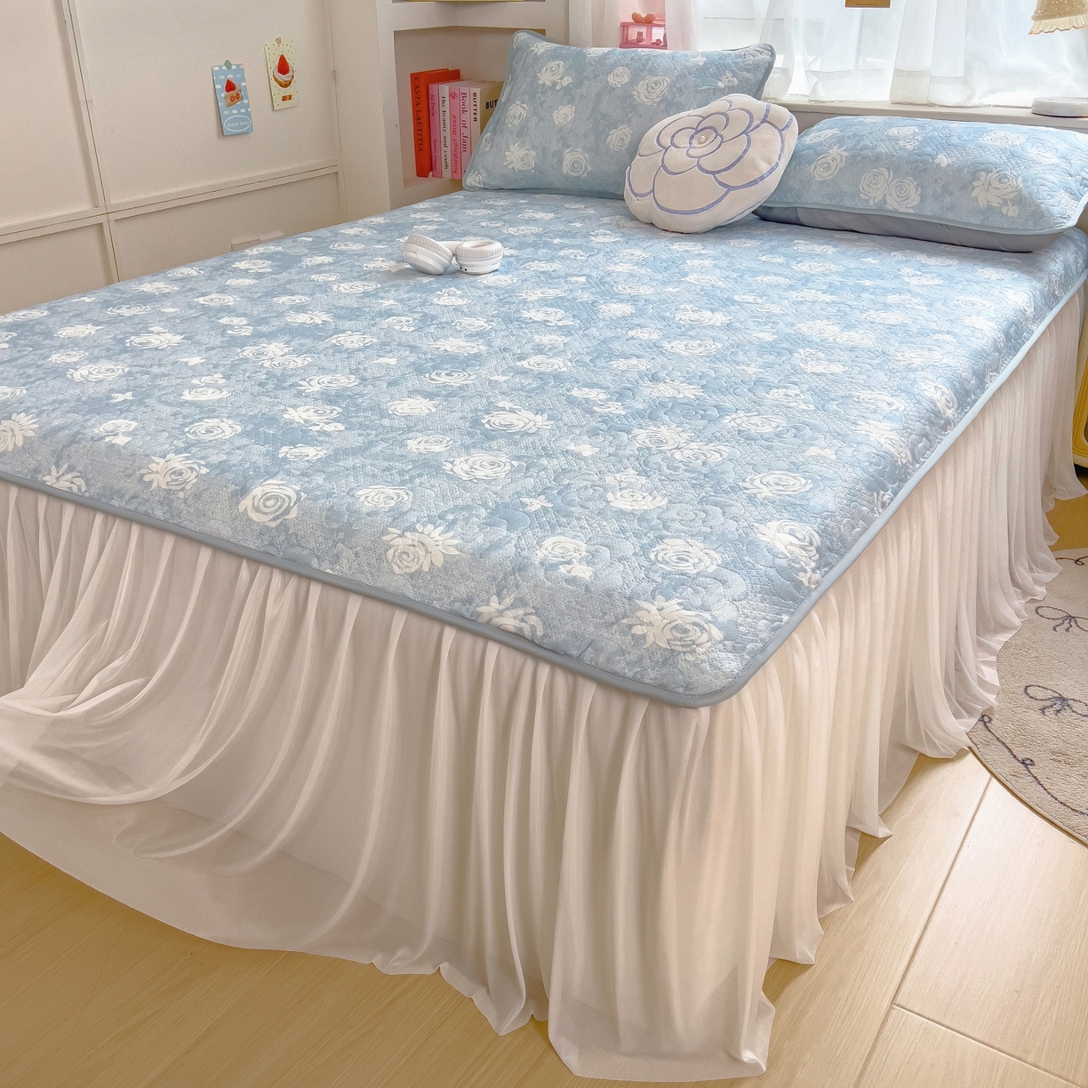 91家纺网 家纺一手货源 找家纺 许林家纺 2026新款花卉凉席床裙三件套-花语 花语-蓝