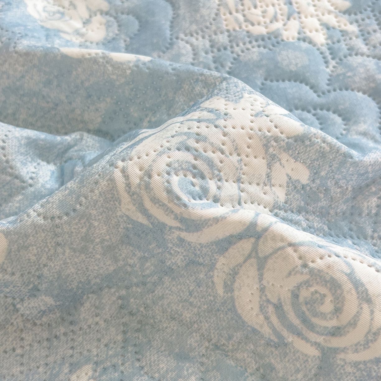 91家纺网 家纺一手货源 找家纺 许林家纺 2026新款花卉凉席床裙三件套-花语 花语-蓝