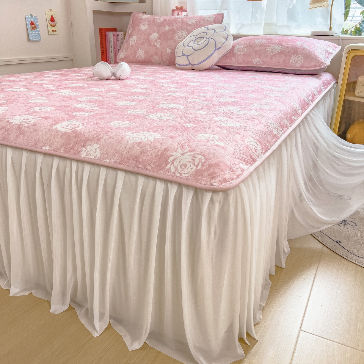 91家纺网 家纺一手货源 找家纺 许林家纺 2026新款花卉凉席床裙三件套-花语 花语-粉