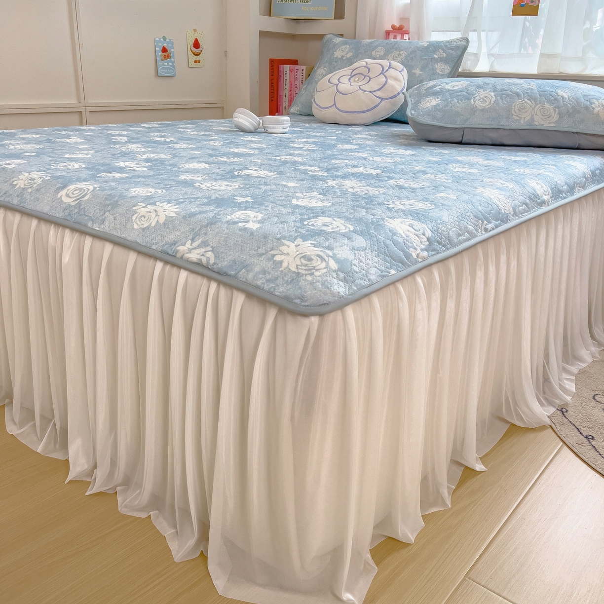 91家纺网 家纺一手货源 找家纺 许林家纺 2026新款花卉凉席床裙三件套-花语 花语-蓝