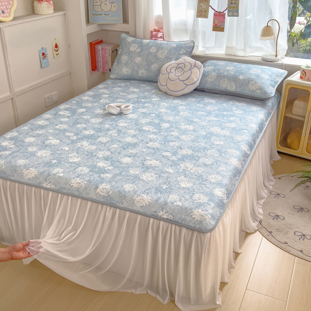 91家纺网 家纺一手货源 找家纺 许林家纺 2026新款花卉凉席床裙三件套-花语 花语-蓝