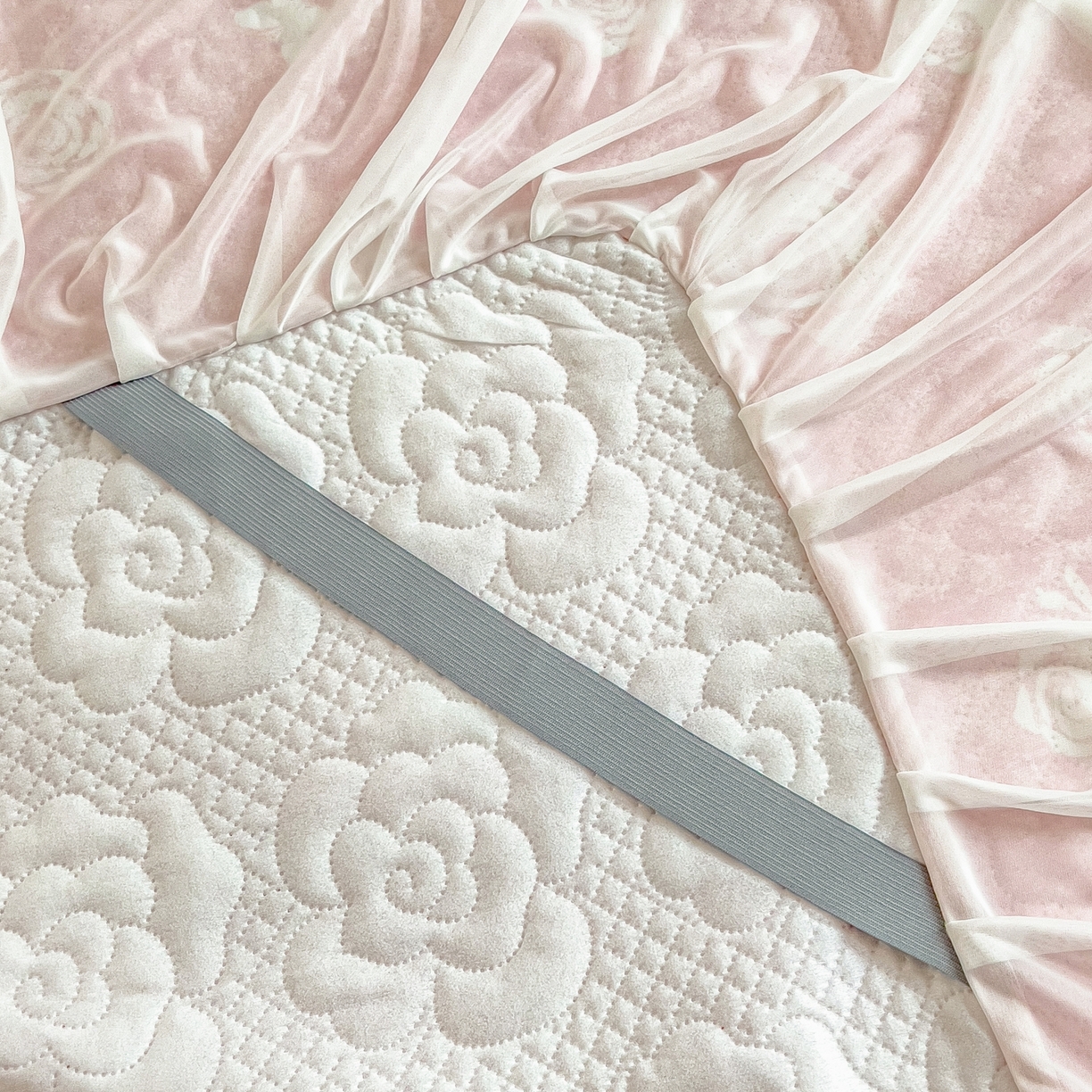 91家纺网 家纺一手货源 找家纺 许林家纺 2026新款花卉凉席床裙三件套-花语 花语-蓝