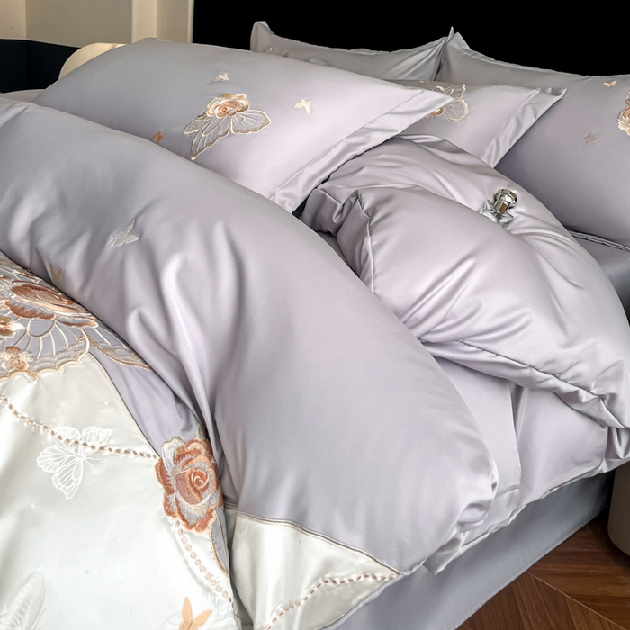 91家纺网 家纺一手货源 找家纺 金牛座家纺 2026新款细斜纹亮丝提花贴布绣重工刺绣四件套-潘妮系列 潘妮-浅紫