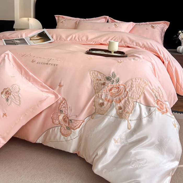 91家纺网 家纺一手货源 找家纺 金牛座家纺 2026新款细斜纹亮丝提花贴布绣重工刺绣四件套-潘妮系列 潘妮-嫩粉