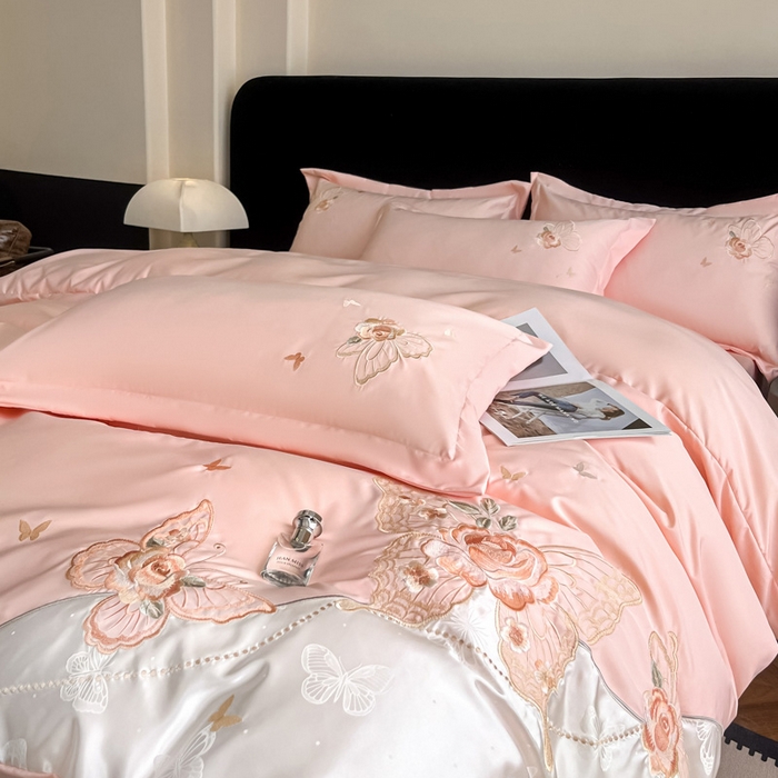 91家纺网 家纺一手货源 找家纺 金牛座家纺 2026新款细斜纹亮丝提花贴布绣重工刺绣四件套-潘妮系列 潘妮-嫩粉