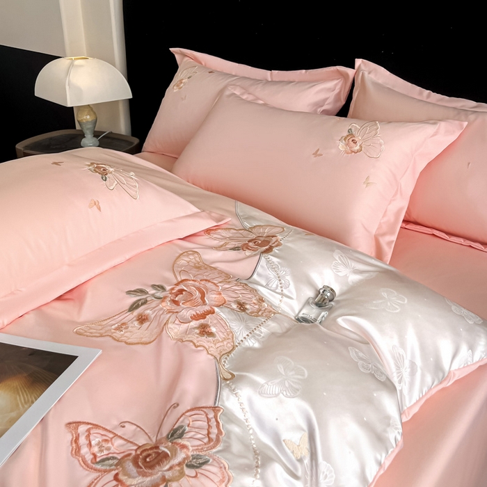 91家纺网 家纺一手货源 找家纺 金牛座家纺 2026新款细斜纹亮丝提花贴布绣重工刺绣四件套-潘妮系列 潘妮-嫩粉