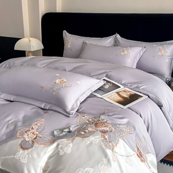 91家纺网 家纺一手货源 找家纺 金牛座家纺 2026新款细斜纹亮丝提花贴布绣重工刺绣四件套-潘妮系列 潘妮-浅紫