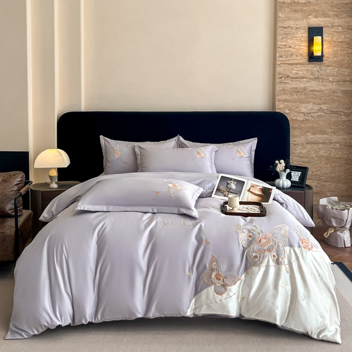 91家纺网 家纺一手货源 找家纺 金牛座家纺 2026新款细斜纹亮丝提花贴布绣重工刺绣四件套-潘妮系列 潘妮-浅紫