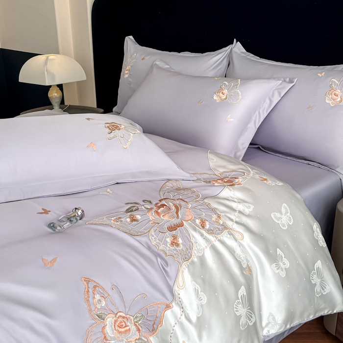 91家纺网 家纺一手货源 找家纺 金牛座家纺 2026新款细斜纹亮丝提花贴布绣重工刺绣四件套-潘妮系列 潘妮-浅紫