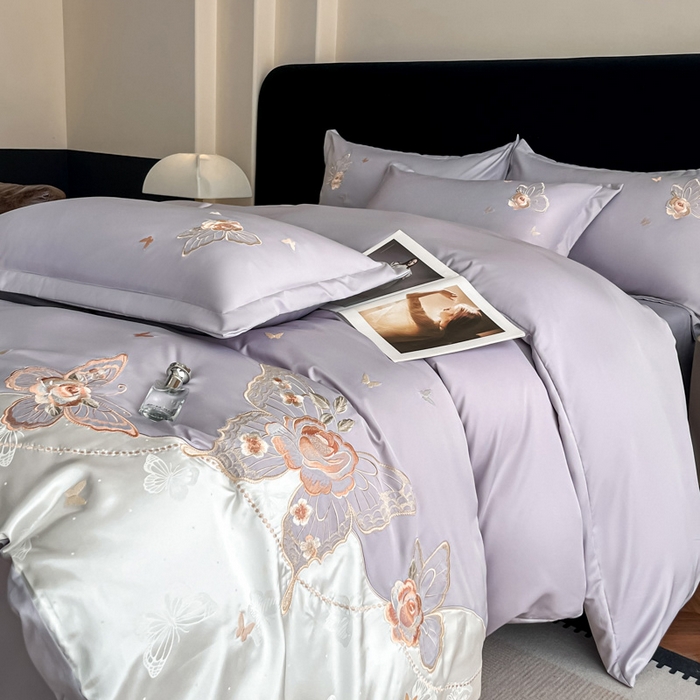 91家纺网 家纺一手货源 找家纺 金牛座家纺 2026新款细斜纹亮丝提花贴布绣重工刺绣四件套-潘妮系列 潘妮-浅紫