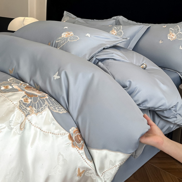 91家纺网 家纺一手货源 找家纺 金牛座家纺 2026新款细斜纹亮丝提花贴布绣重工刺绣四件套-潘妮系列 潘妮-灰