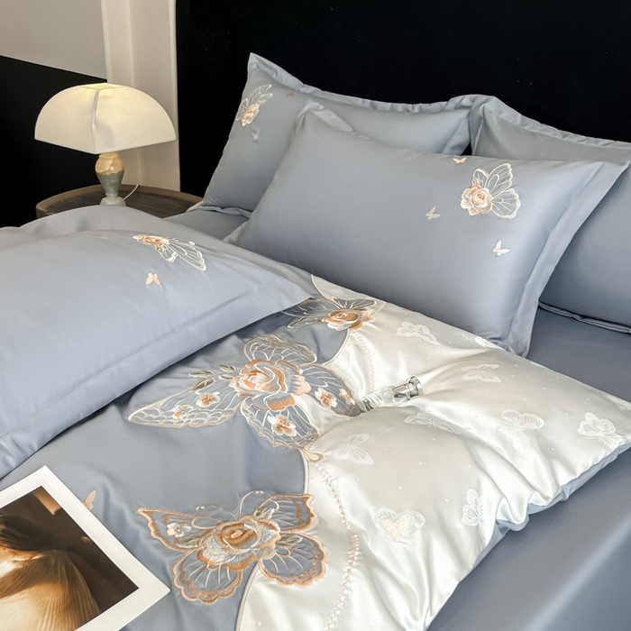 91家纺网 家纺一手货源 找家纺 金牛座家纺 2026新款细斜纹亮丝提花贴布绣重工刺绣四件套-潘妮系列 潘妮-灰