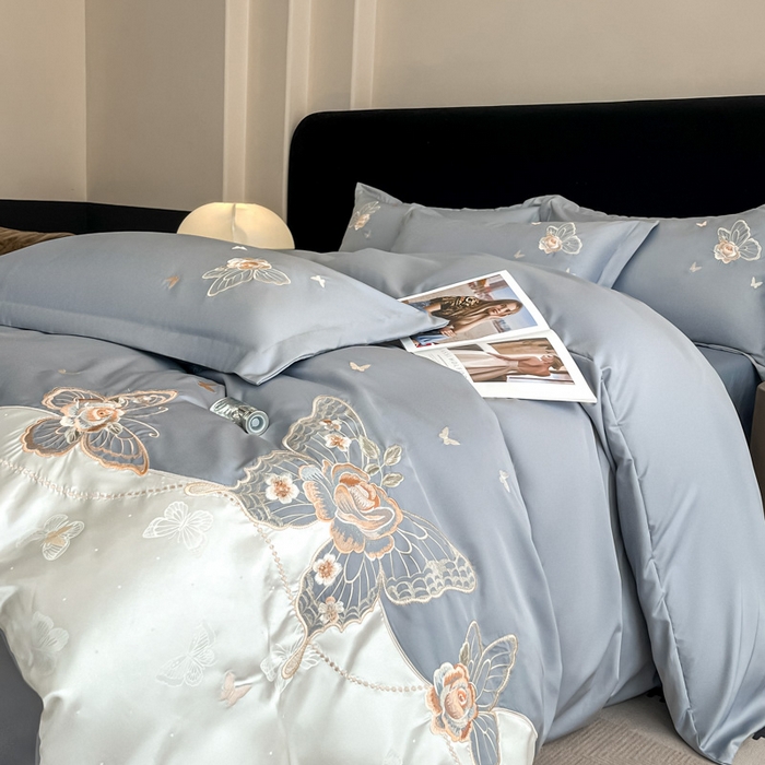 91家纺网 家纺一手货源 找家纺 金牛座家纺 2026新款细斜纹亮丝提花贴布绣重工刺绣四件套-潘妮系列 潘妮-灰