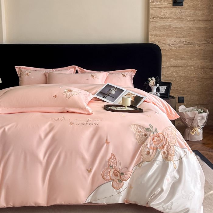 91家纺网 家纺一手货源 找家纺 金牛座家纺 2026新款细斜纹亮丝提花贴布绣重工刺绣四件套-潘妮系列 潘妮-嫩粉