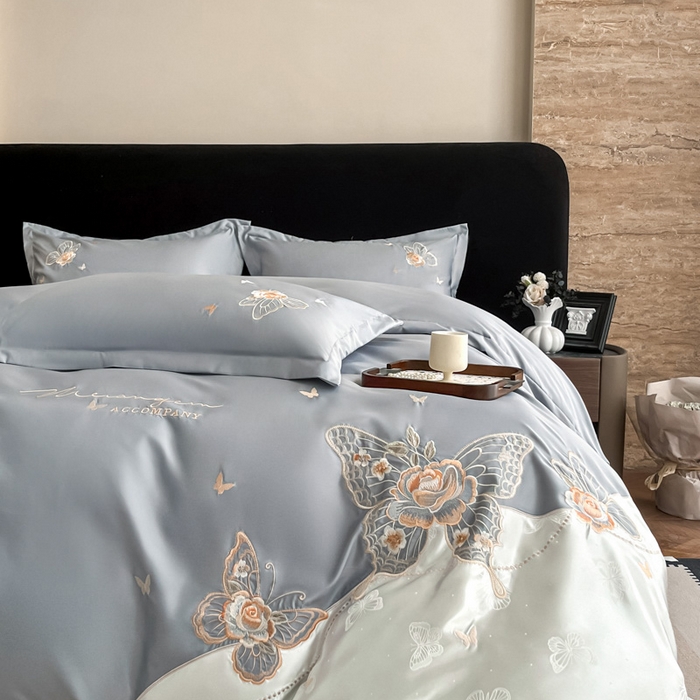 91家纺网 家纺一手货源 找家纺 金牛座家纺 2026新款细斜纹亮丝提花贴布绣重工刺绣四件套-潘妮系列 潘妮-灰