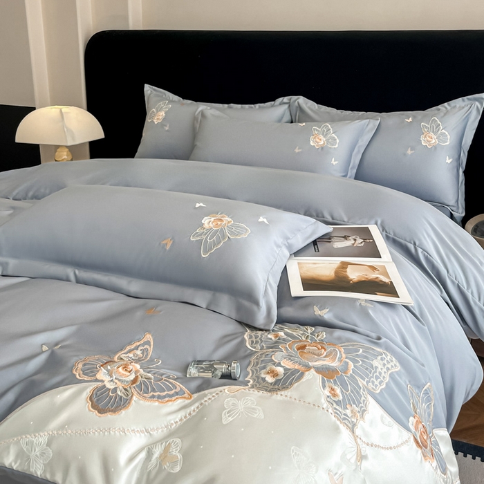 91家纺网 家纺一手货源 找家纺 金牛座家纺 2026新款细斜纹亮丝提花贴布绣重工刺绣四件套-潘妮系列 潘妮-灰